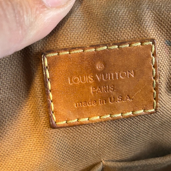 Louis Vuitton Monogram Brown Handbag - Picture 13 of 15